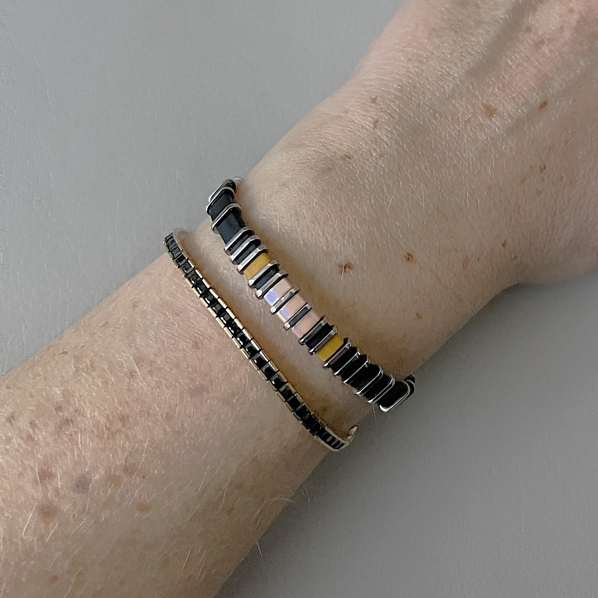 צמיד כסף שחור חרדל ורוד בייבי- ROCOCO סמפל אחרון במלאי