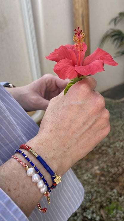 צמיד פנינים חוט אדום זהב- הוואי