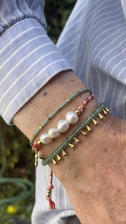 צמיד פנינים חוט אדום זהב- הוואי